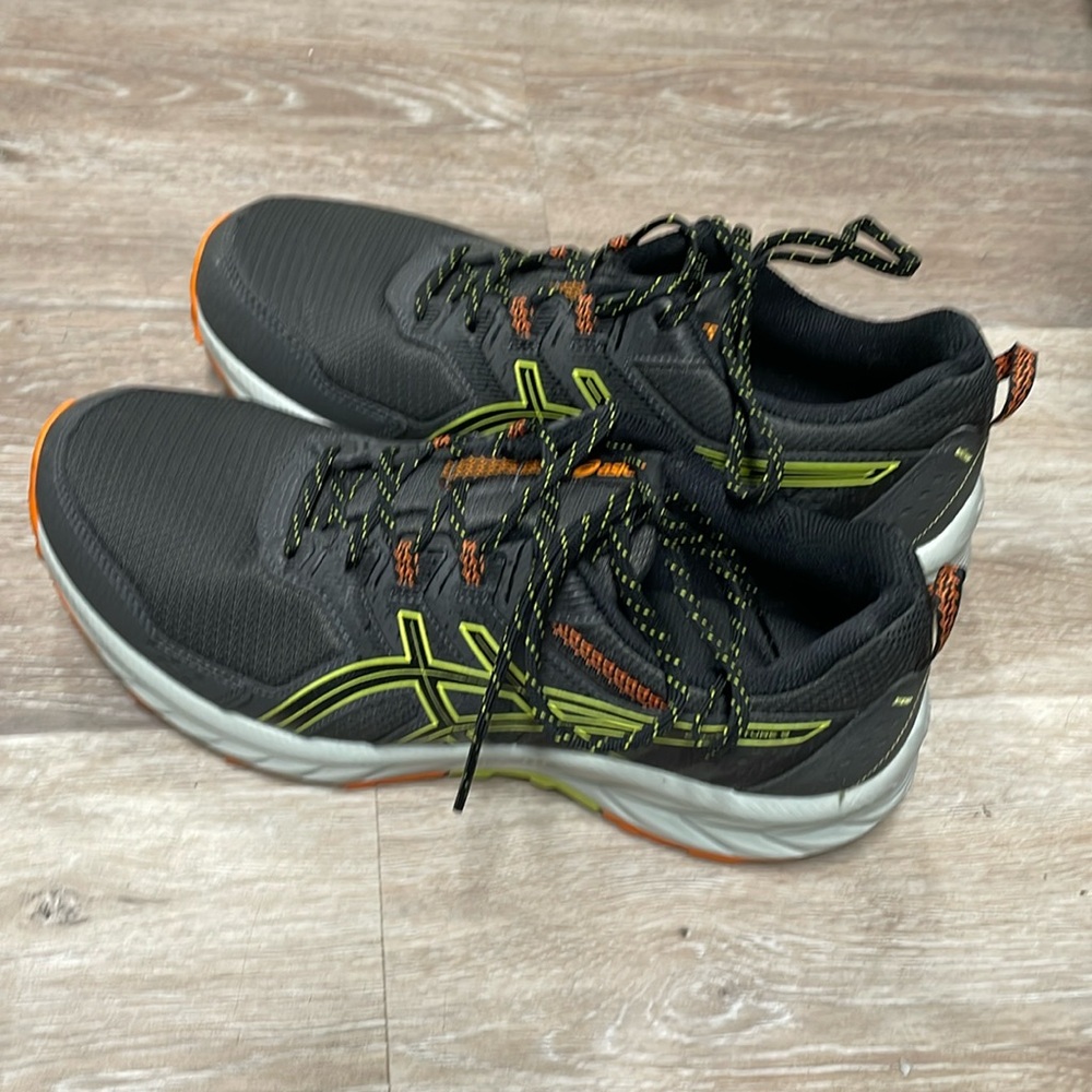 ASICS ortholite
Size 9 Men’s brand new